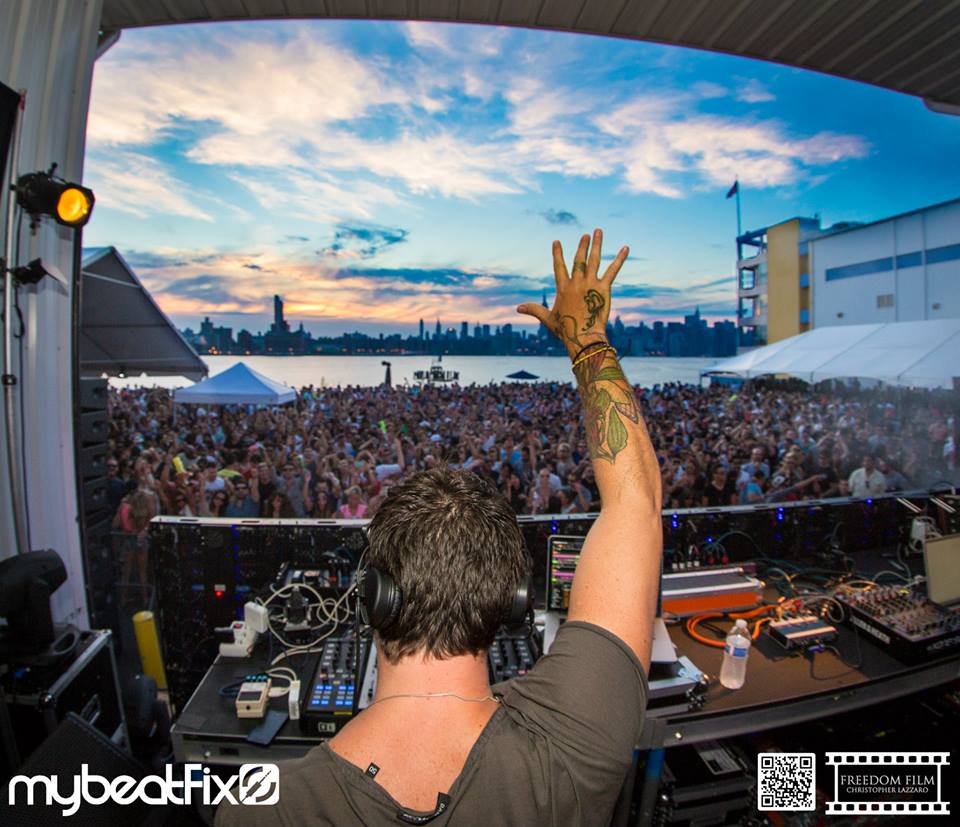 581691_555087304553437_404264290_n