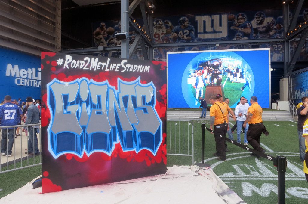 Sports Graffiti Artist at Metlife Stadium - Football Event