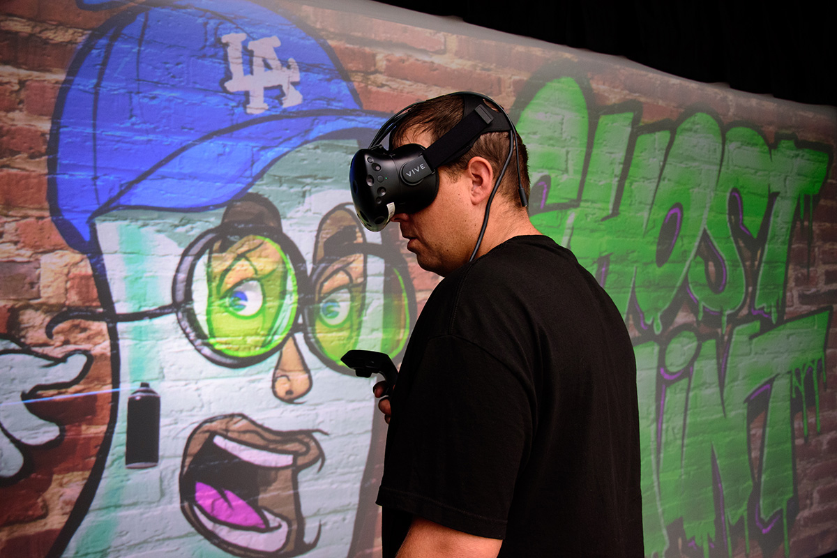 vegetation pludselig Army Virtual Reality Graffiti Artist Demonstration in LA with Graffiti USA